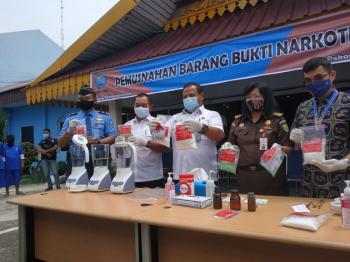 BNN Riau Musnahkan 1,4 Kg Sabu dan 3.265 Butir Pil Ekstasi